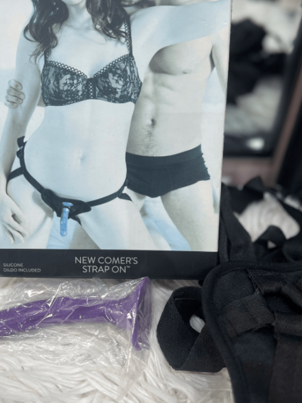 New comer’s strap on (silicon dildo)
